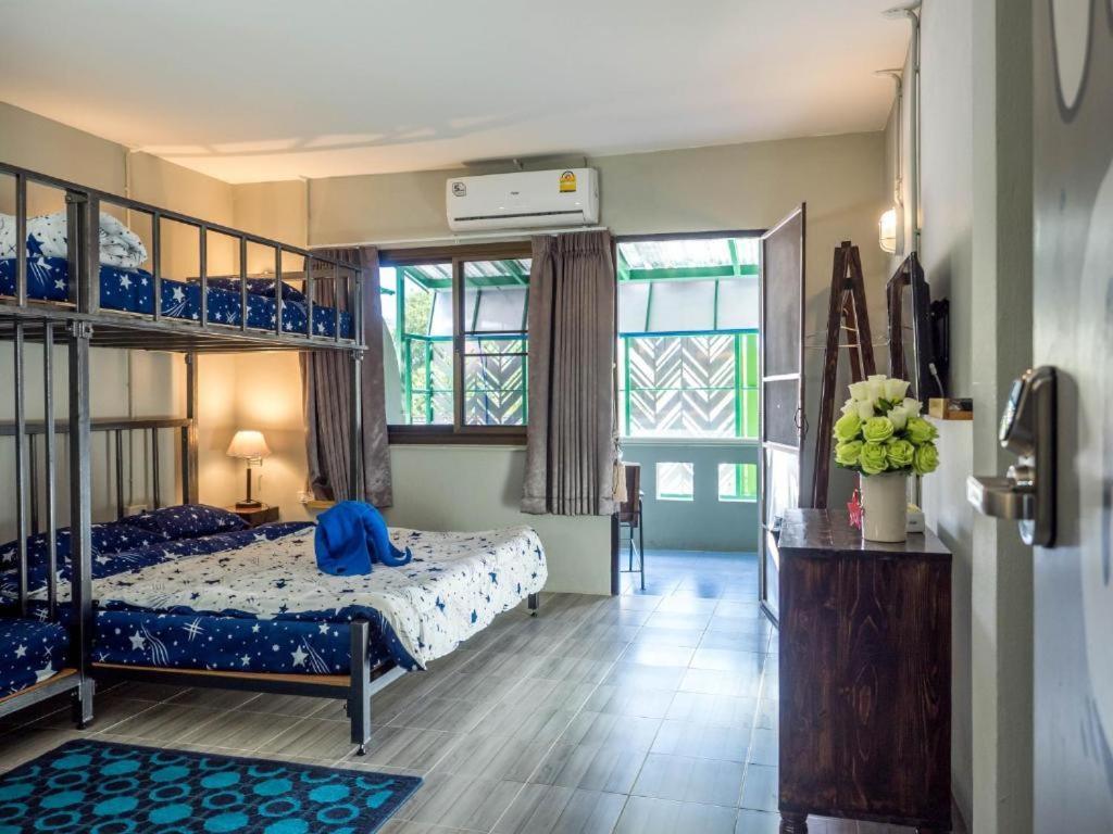 Enjoy House Hostel Chiang Mai Exterior photo